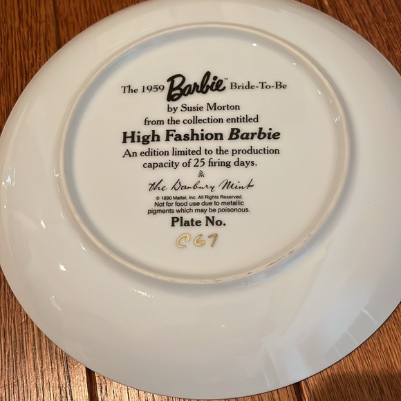 2 vintage 1990 Danbury Mint “High Fashion Barbie” plates by Susie Morton - Picture 2 of 4